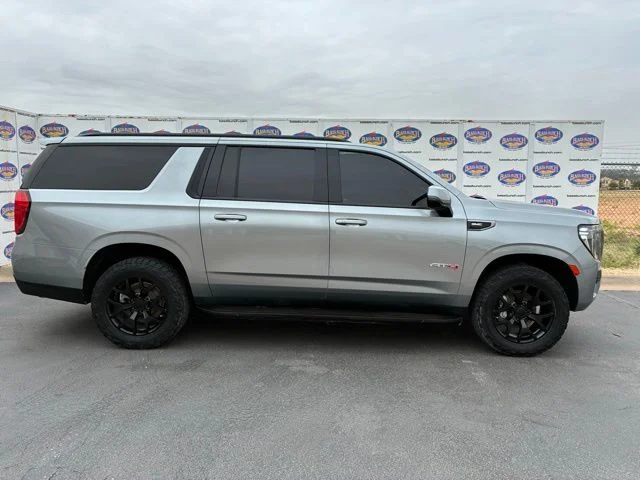 2023 GMC Yukon 4WD AT4's photo