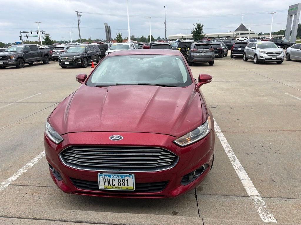 Used 2013 Red Ford SE image 2