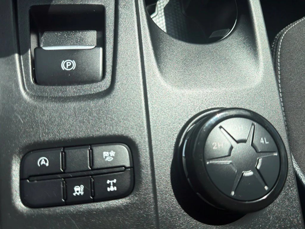 Used 2025 Azure Gray Metallic Ford XLT image 22