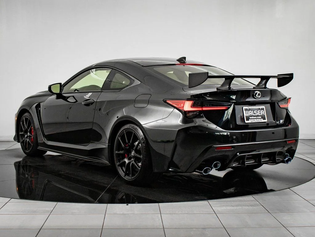 2024 Lexus RC F - Photo 10