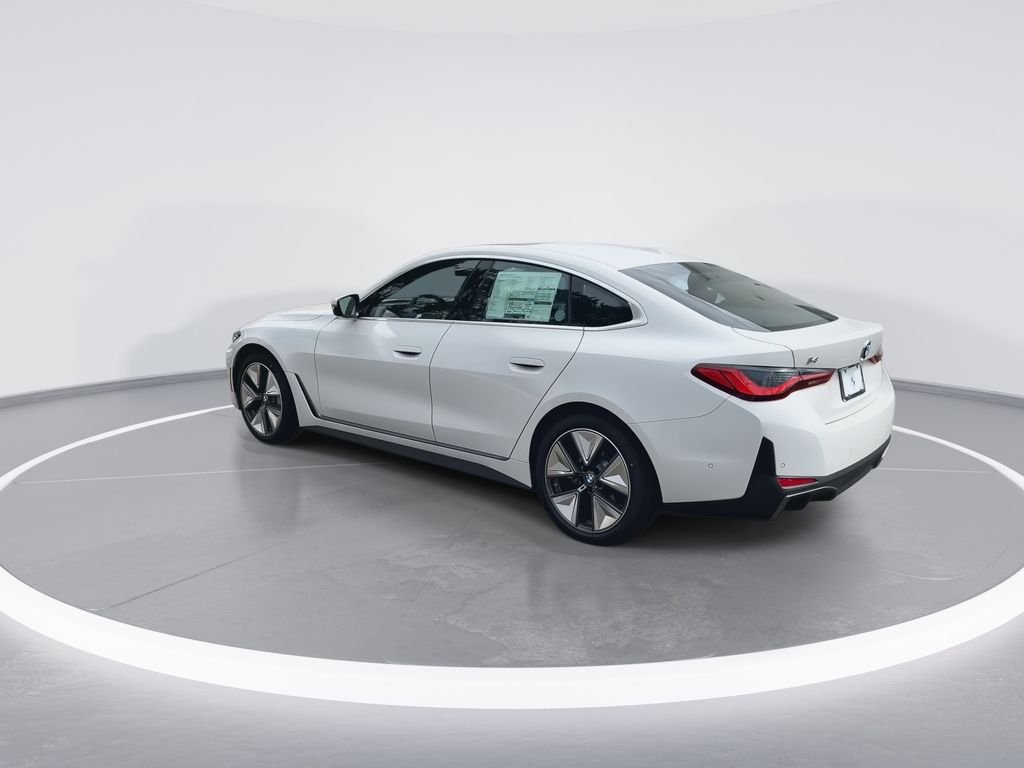 Used 2026 Alpine White BMW xDrive40 image 6