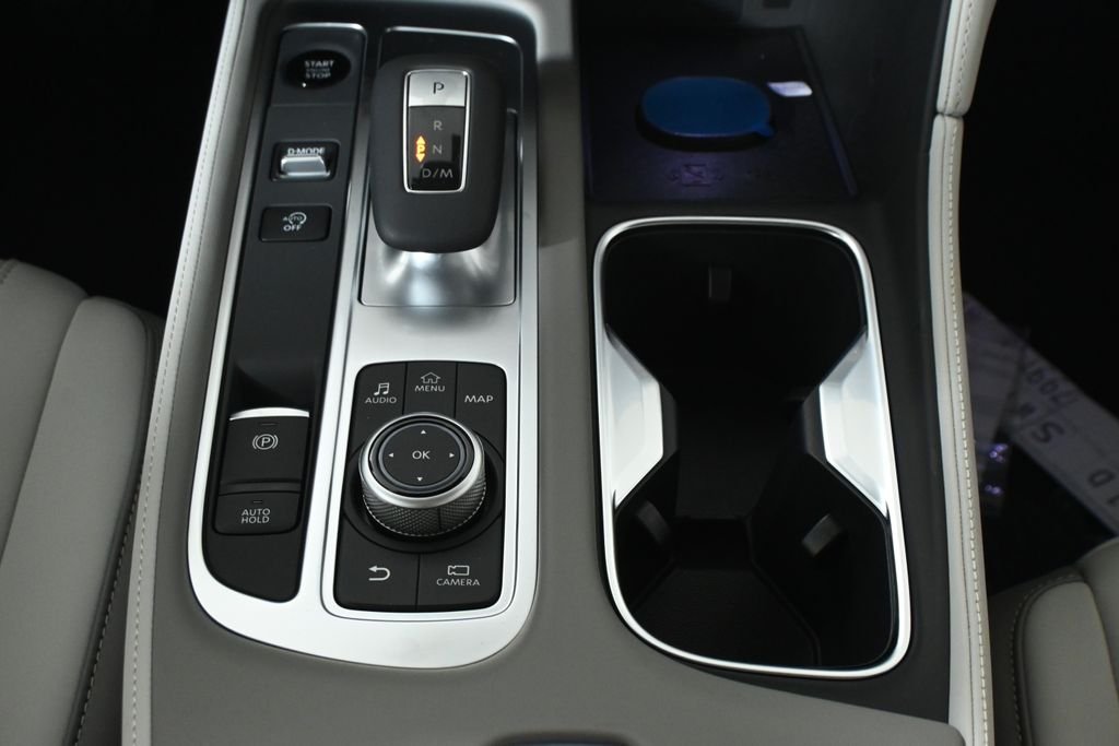 New 2027 2T RAD WHT INFINITI Sport AWD image 23