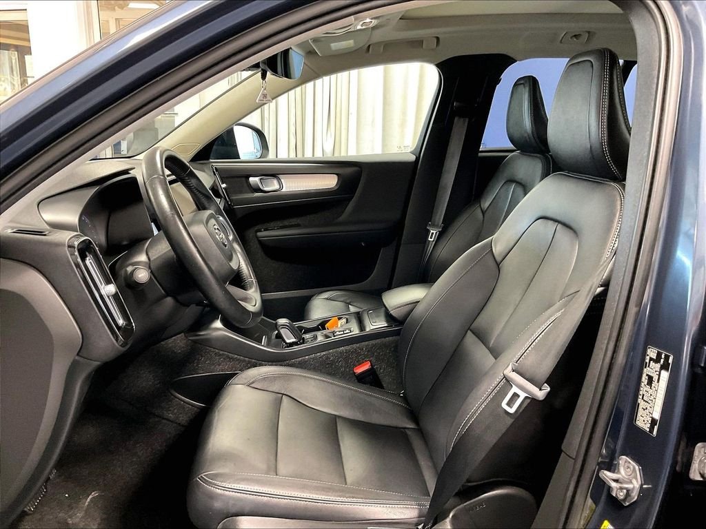 Used 2021 Blue Volvo Momentum image 10