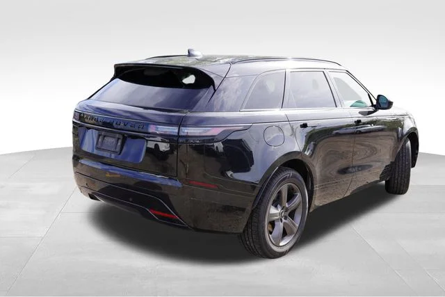 Used 2025 Black Land Rover Dynamic SE image 3