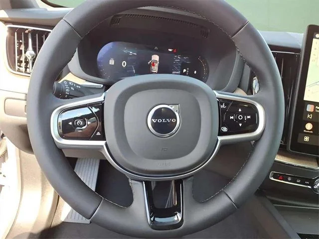 2026 Volvo XC60 Plus - Photo 16