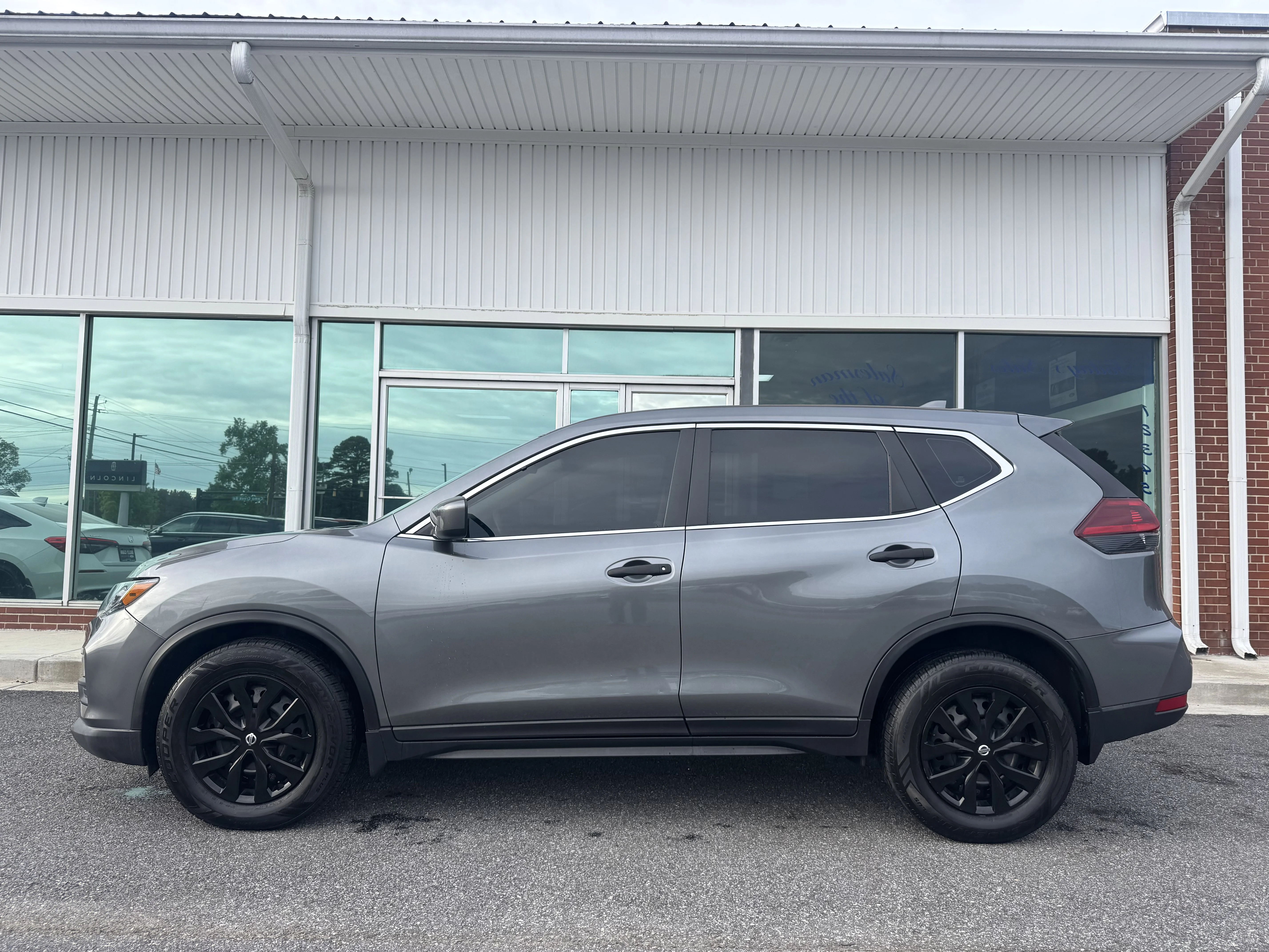 Used 2020 Nissan Rogue S with VIN 5N1AT2MV8LC797688 for sale in Cornelia, GA