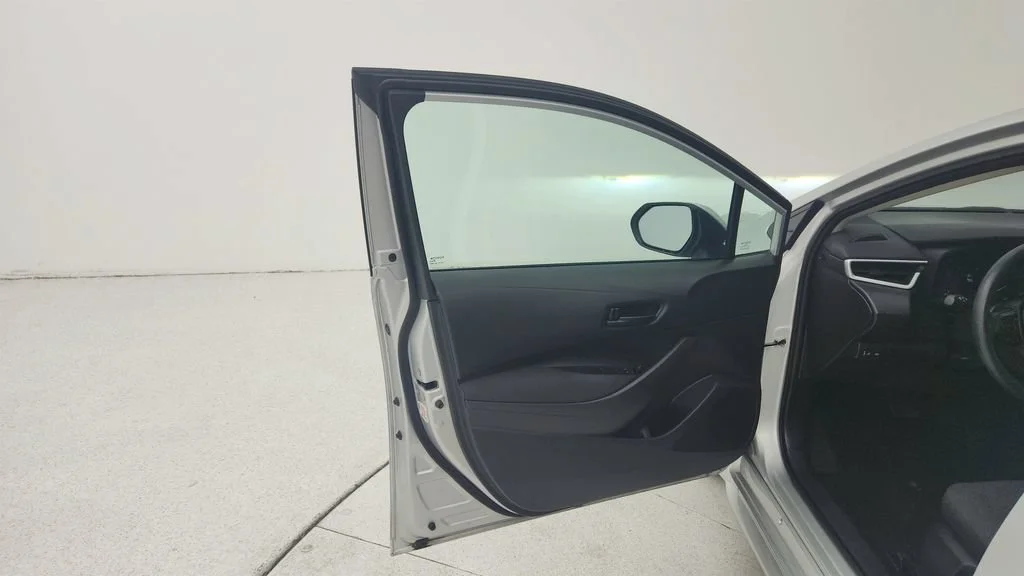 Used 2025  Toyota LE image 19