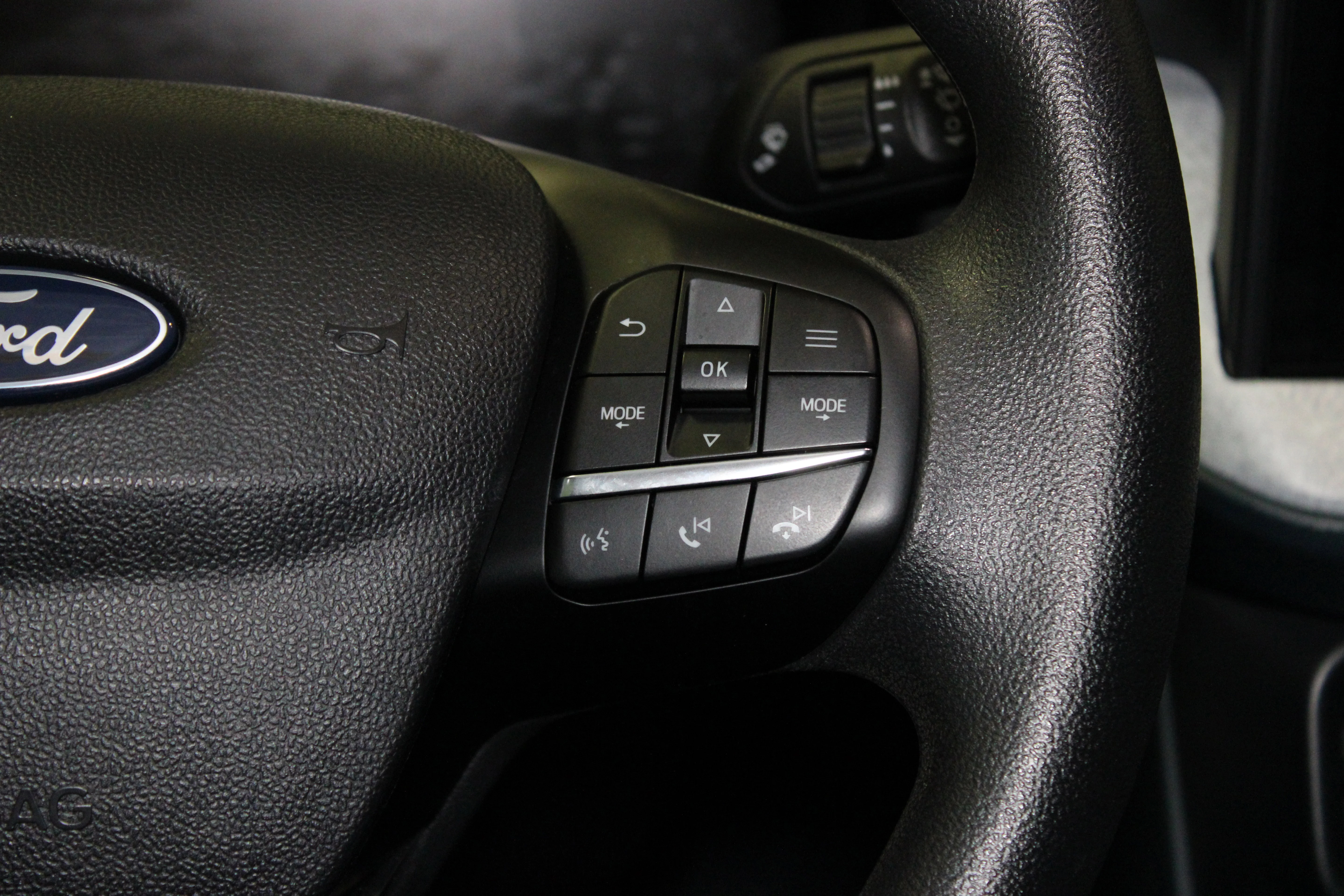 Used 2025 Gray Metallic Ford XLT image 23