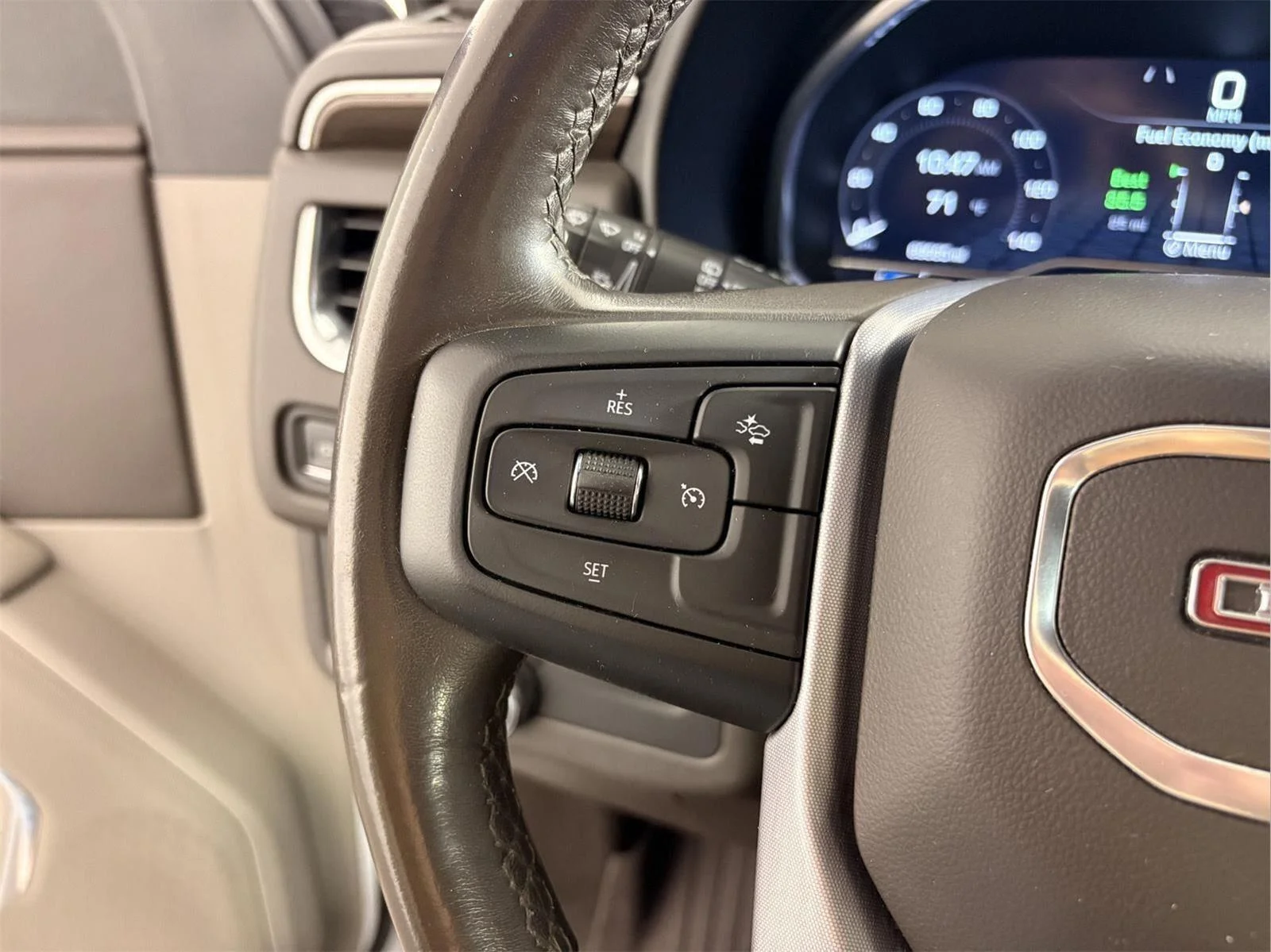 Used 2022 Summit White GMC SLE image 29