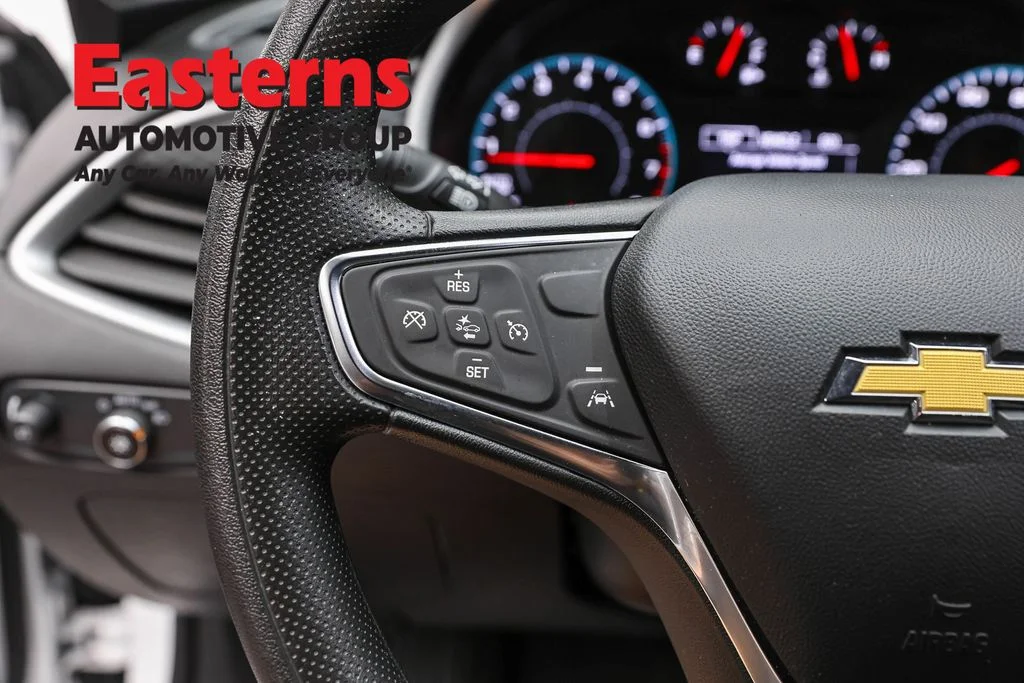 Used 2025 White Chevrolet LT image 15