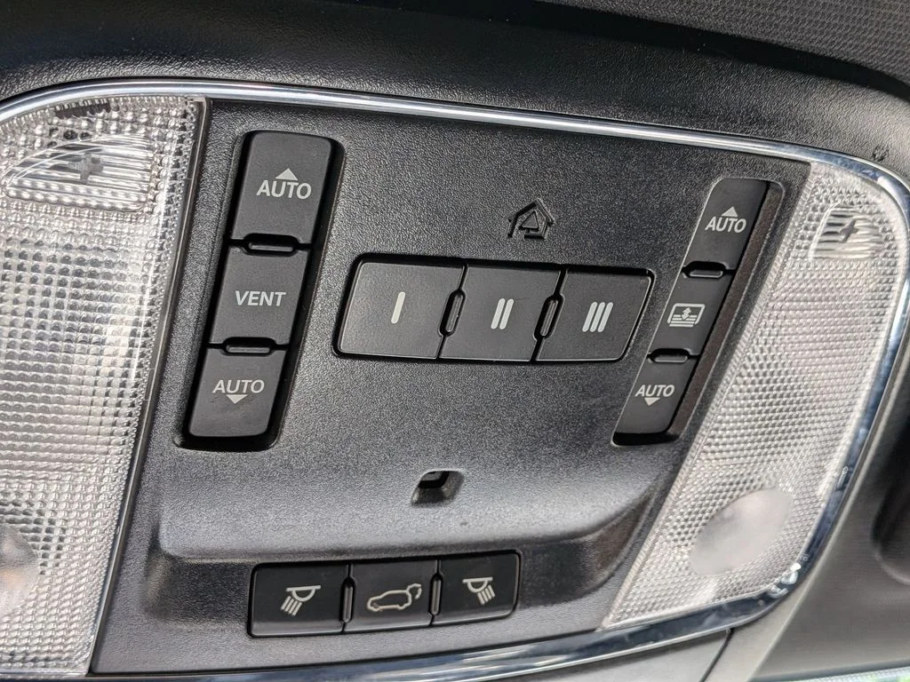 Used 2019 Blue Jeep Overland image 22