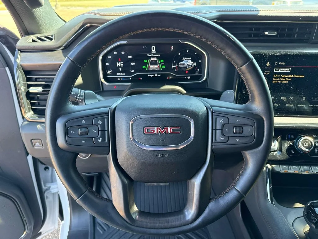 Used 2024 White GMC AT4 image 29