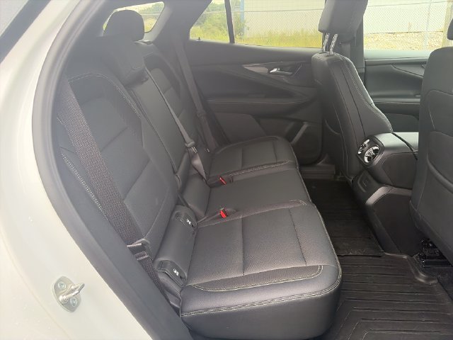 Used 2024 Summit White Chevrolet LT image 9