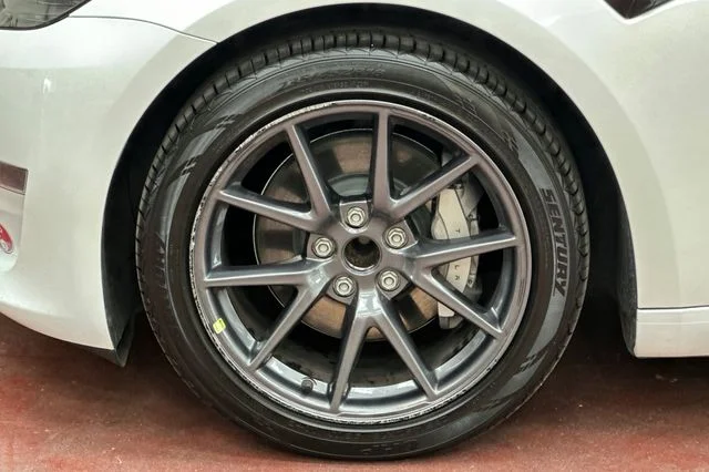 Used 2023  Tesla Base image 34