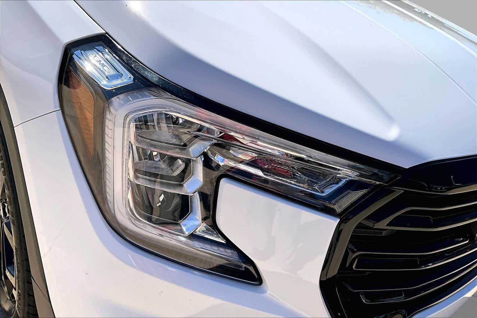 Used 2022 Summit White GMC SLE image 15