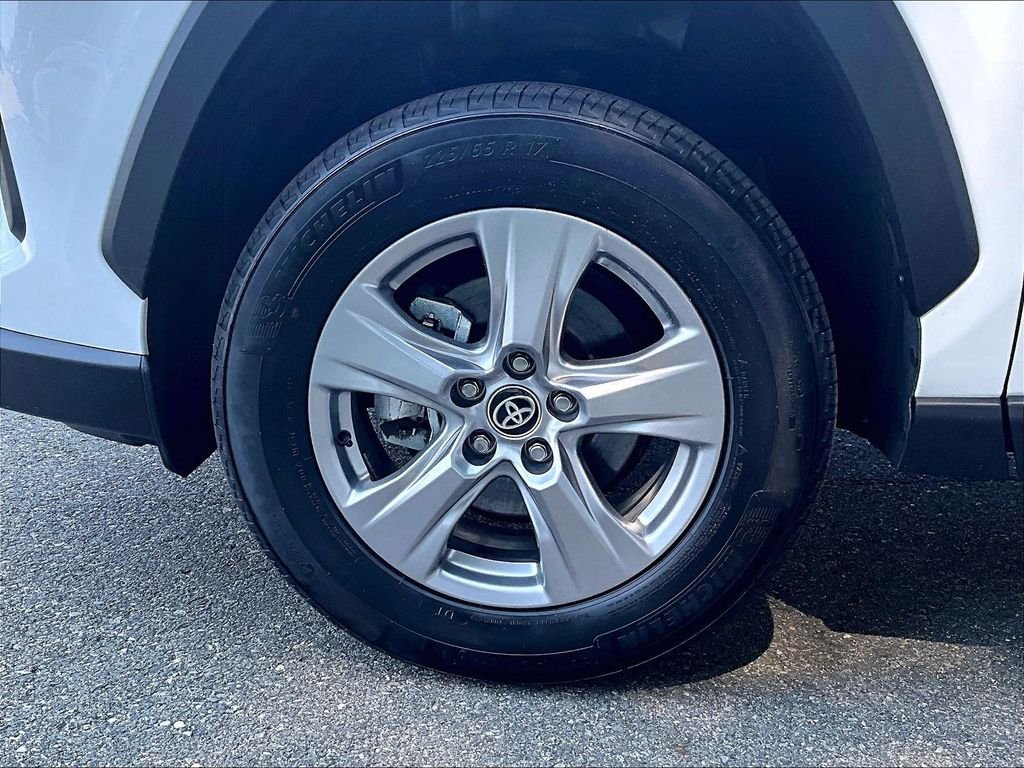 Used 2025 White Toyota XLE image 7