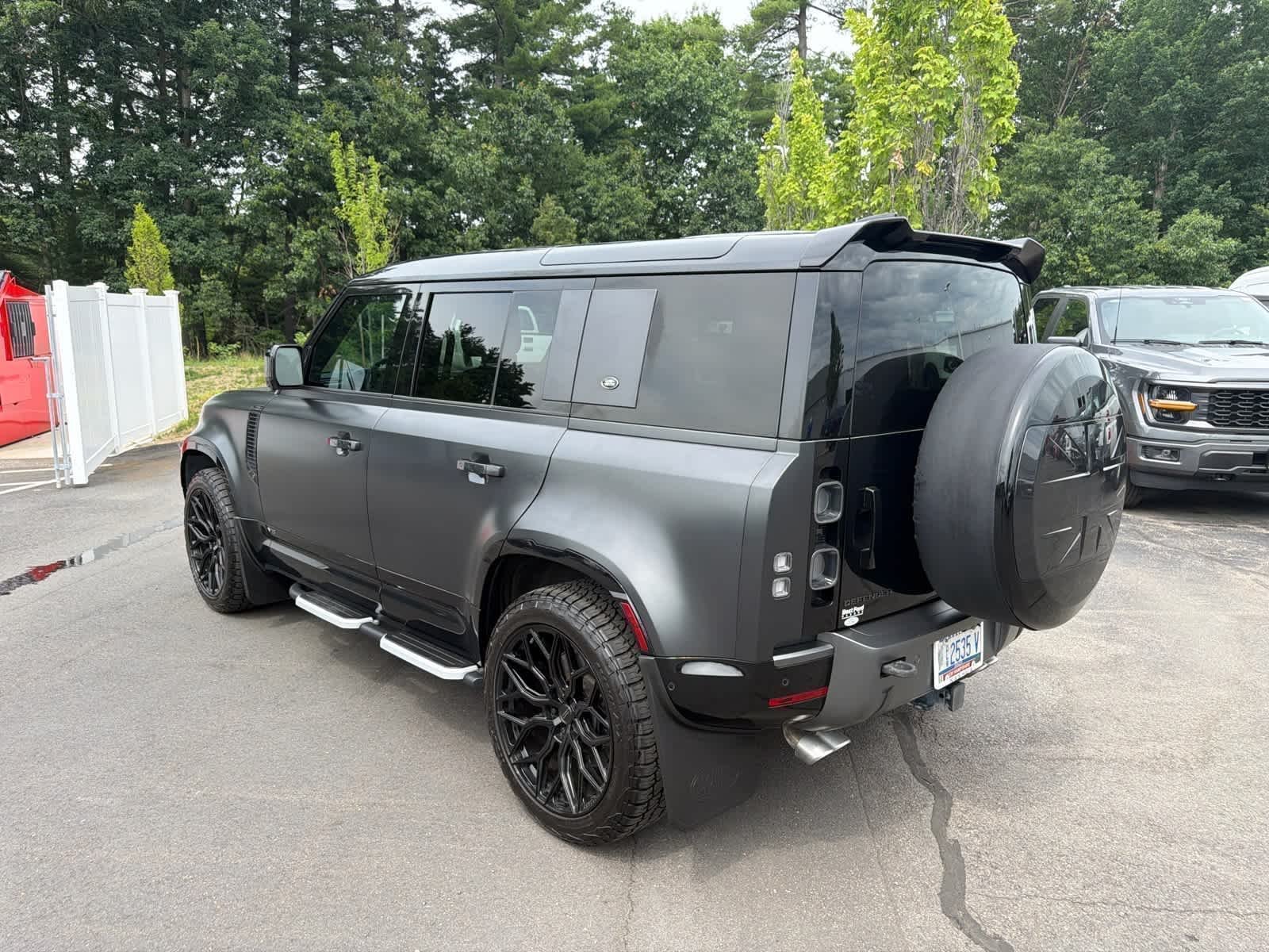 Used 2023 Carpathian Grey Premium Metallic Land Rover Carpathian Edition image 8