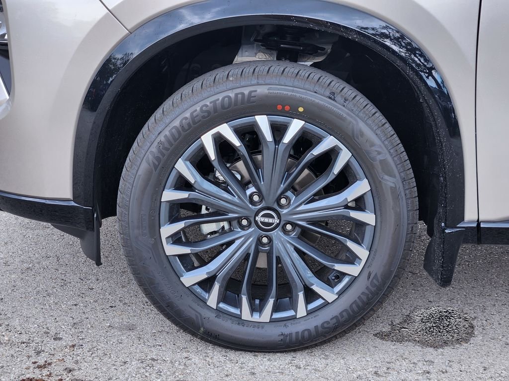 New 2026 Champagne Silver Metallic / Super Black Two-tone Nissan Platinum image 10