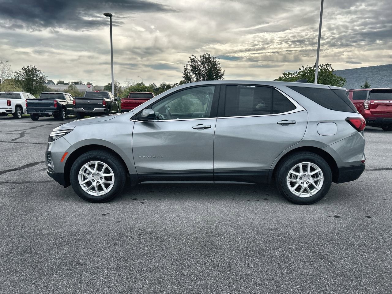 2023 Chevrolet Equinox LT photo 3