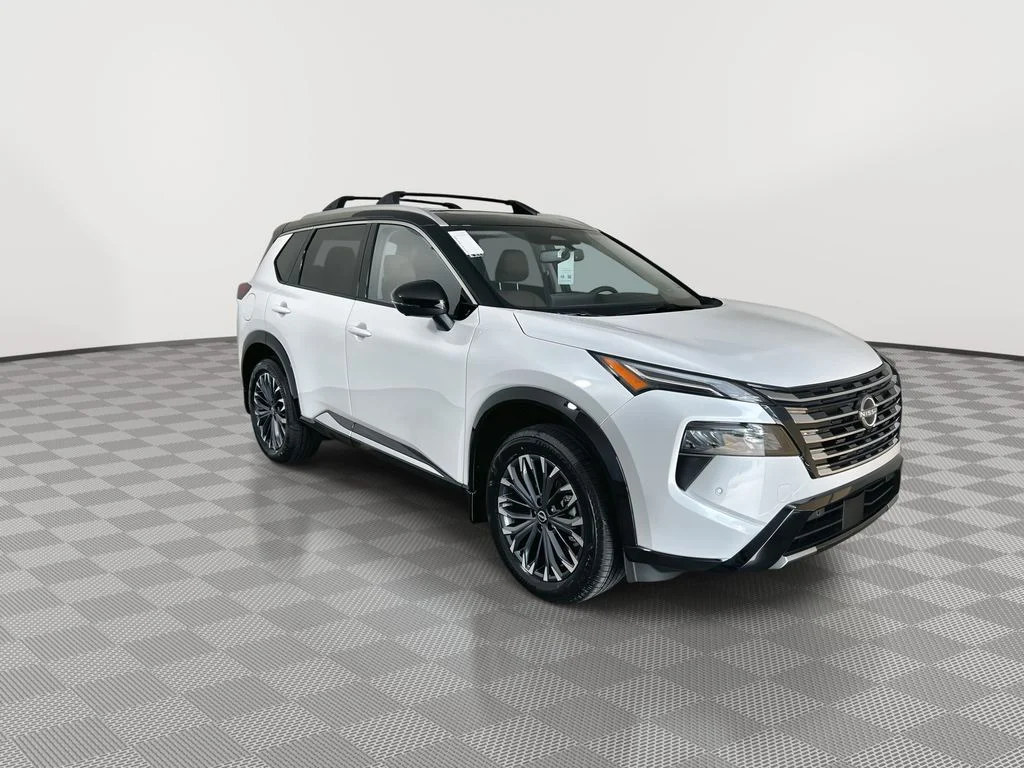 New 2026 Everest White Pearl TriCoat / Super Black Two-tone Nissan Platinum image 2