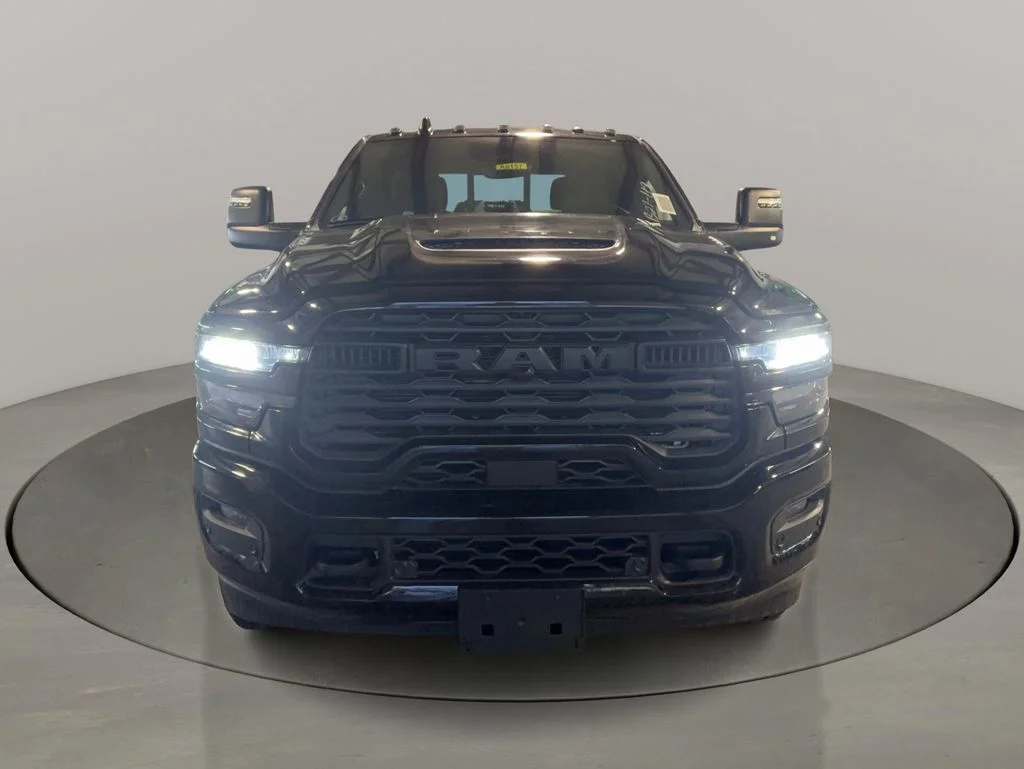 New 2026 Diamond Black Crystal Pearl-Coat Exterior Paint RAM Tradesman image 2