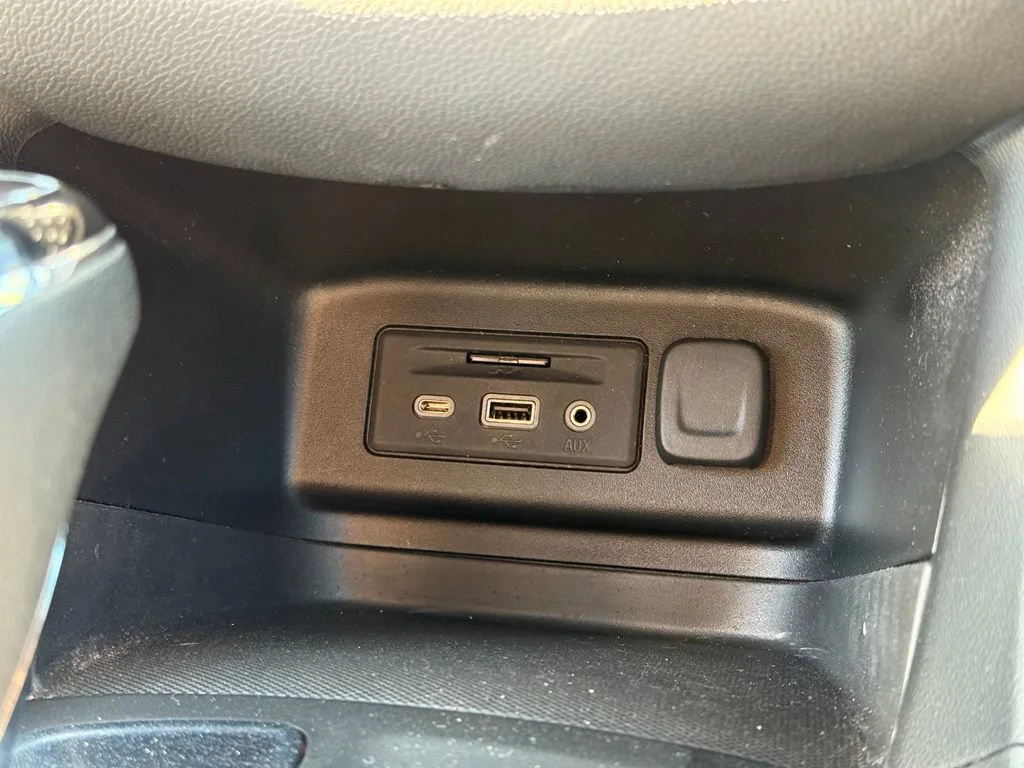 Used 2021 IRIDESCENT PEARL TRICOAT Chevrolet LT image 27
