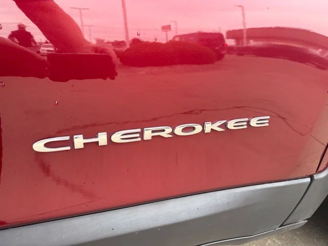 Used 2020 Red Jeep Latitude image 6
