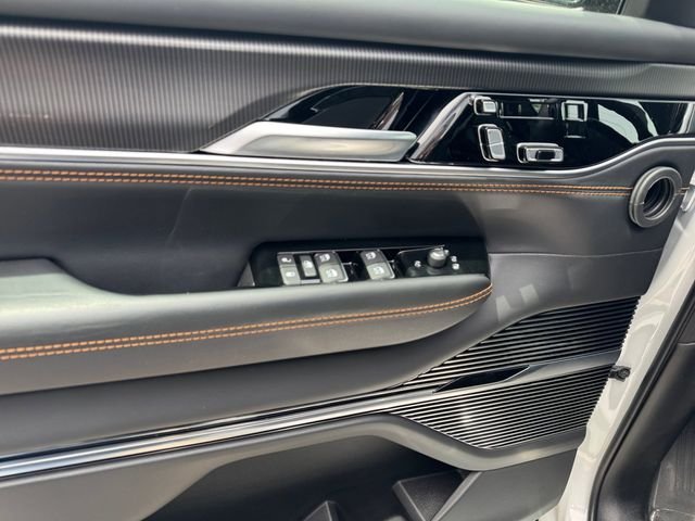 2025 Jeep Grand Wagoneer Series III - Photo 16