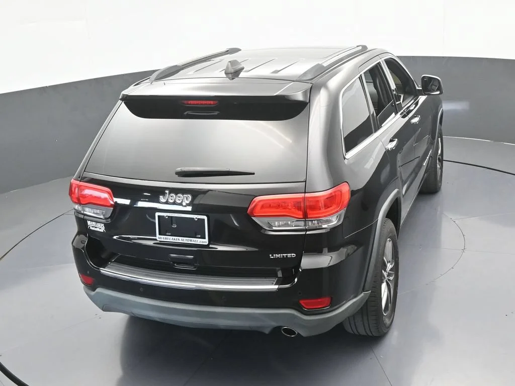 Used 2017 Diamond Black Crystal Pearlcoat Jeep Limited image 50