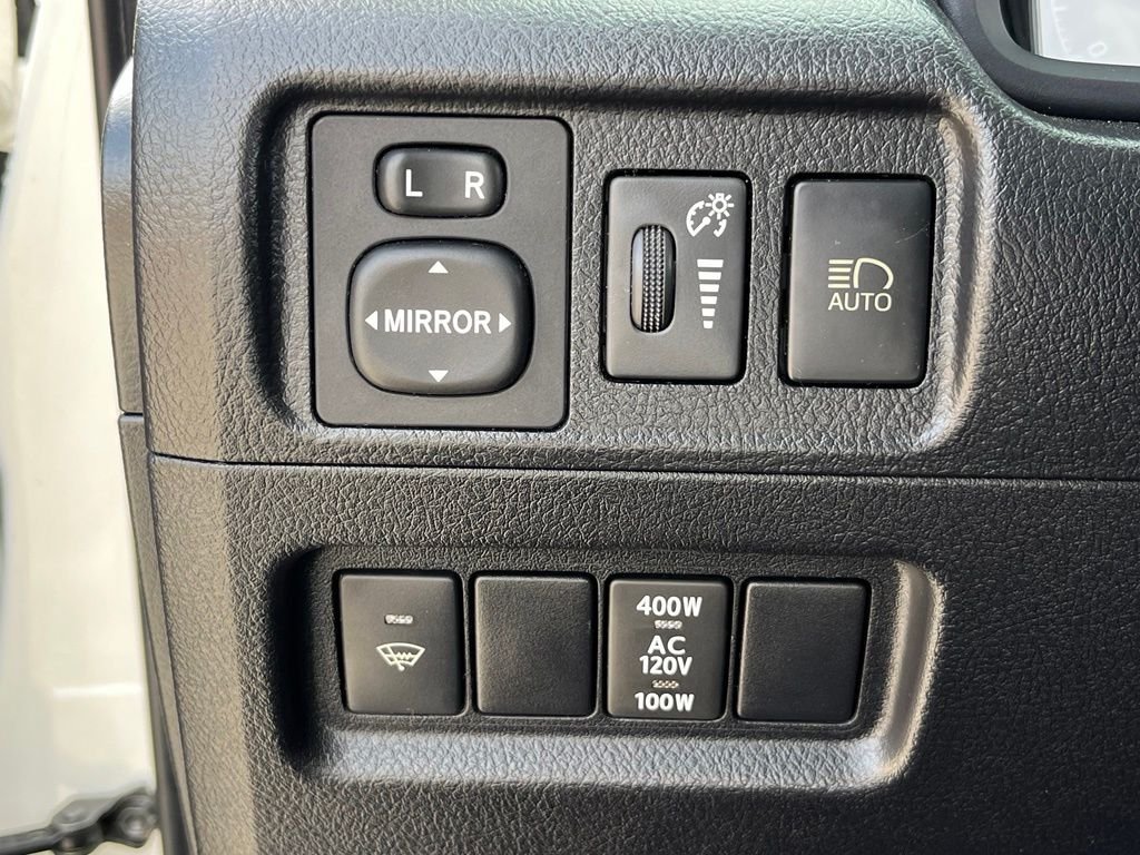 Used 2020 White Toyota SR5 image 18