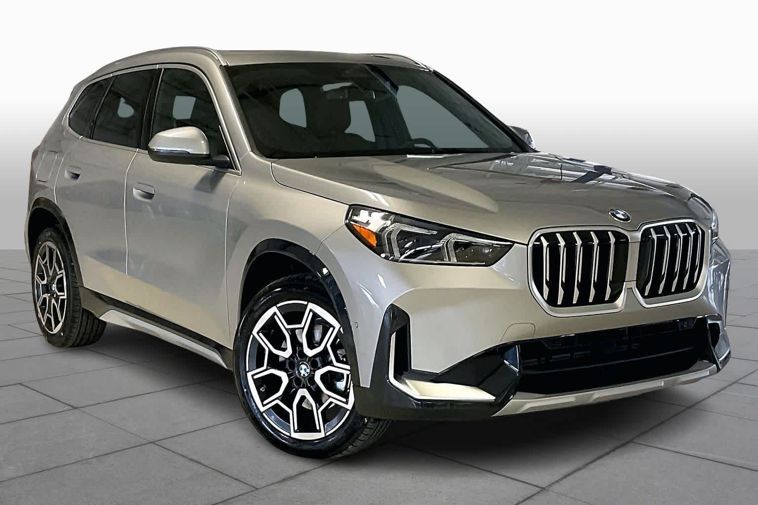 New 2026 Space Silver Metallic BMW xDrive28i image 2