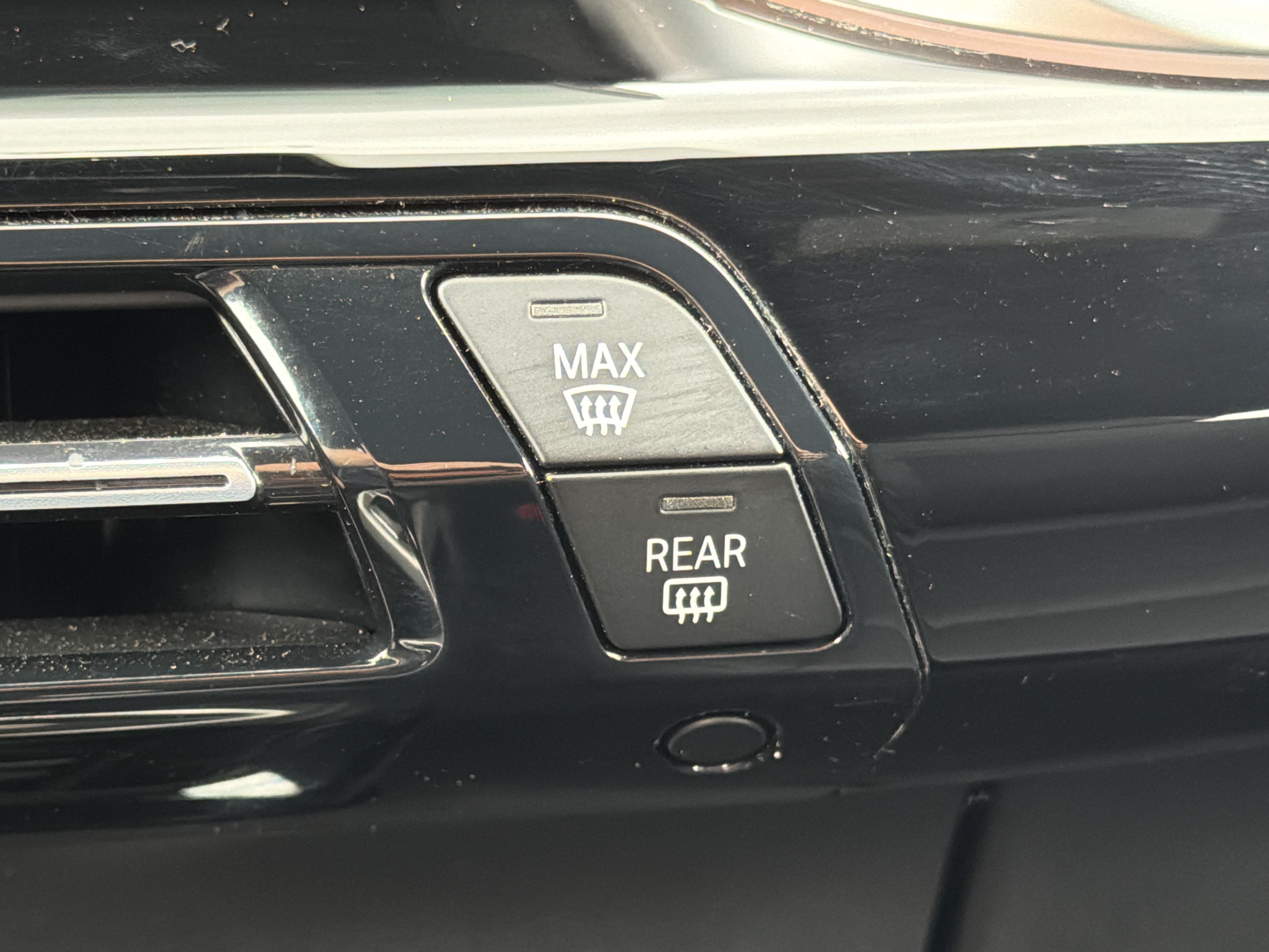 Used 2023 Black Sapphire Metallic BMW xDrive28i image 7