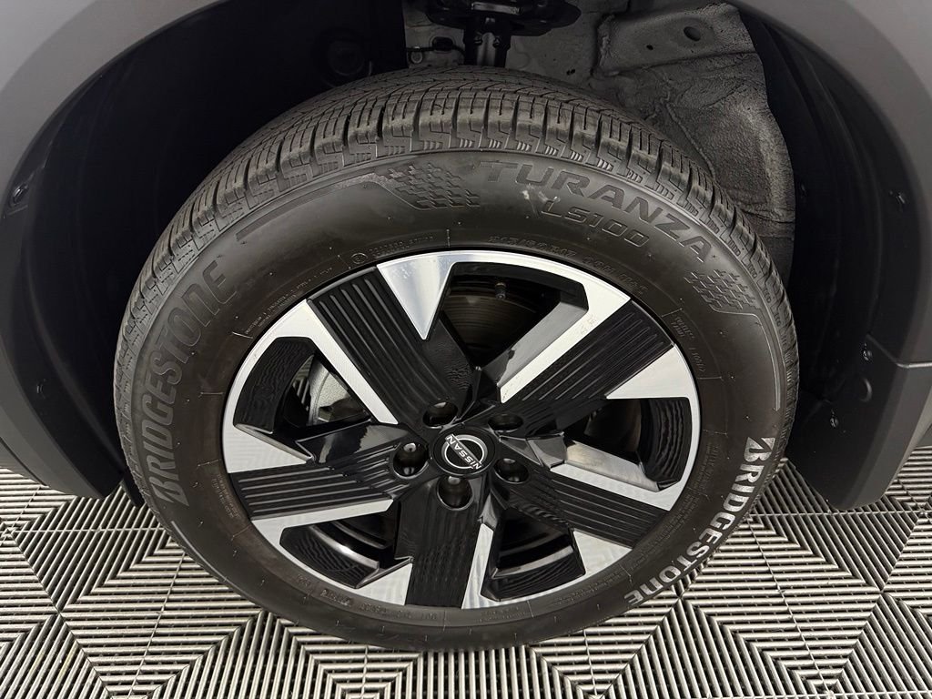Used 2025 White Nissan SR image 11