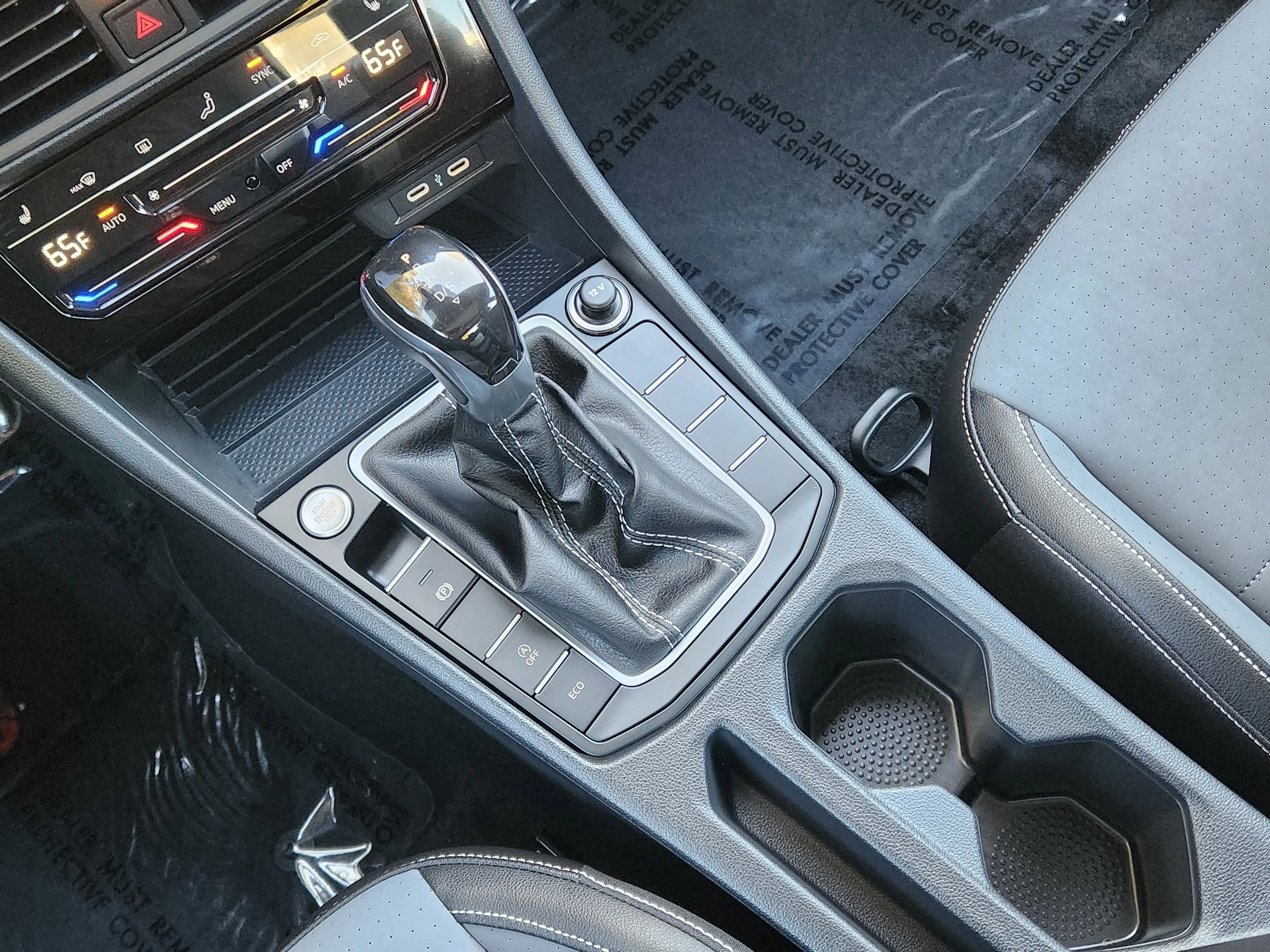2025 Volkswagen Jetta SE - Photo 24