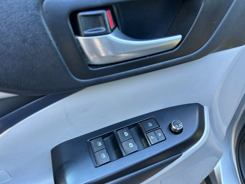 Used 2019 Silver Toyota XLE image 13