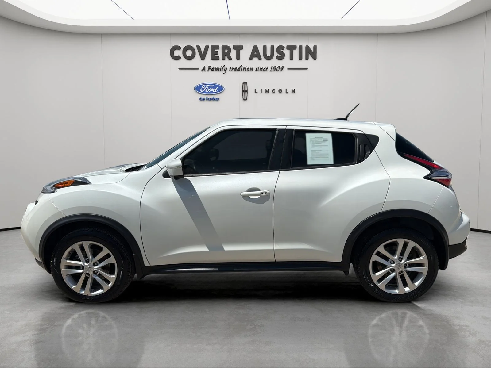 Used 2015 White Nissan SV image 2