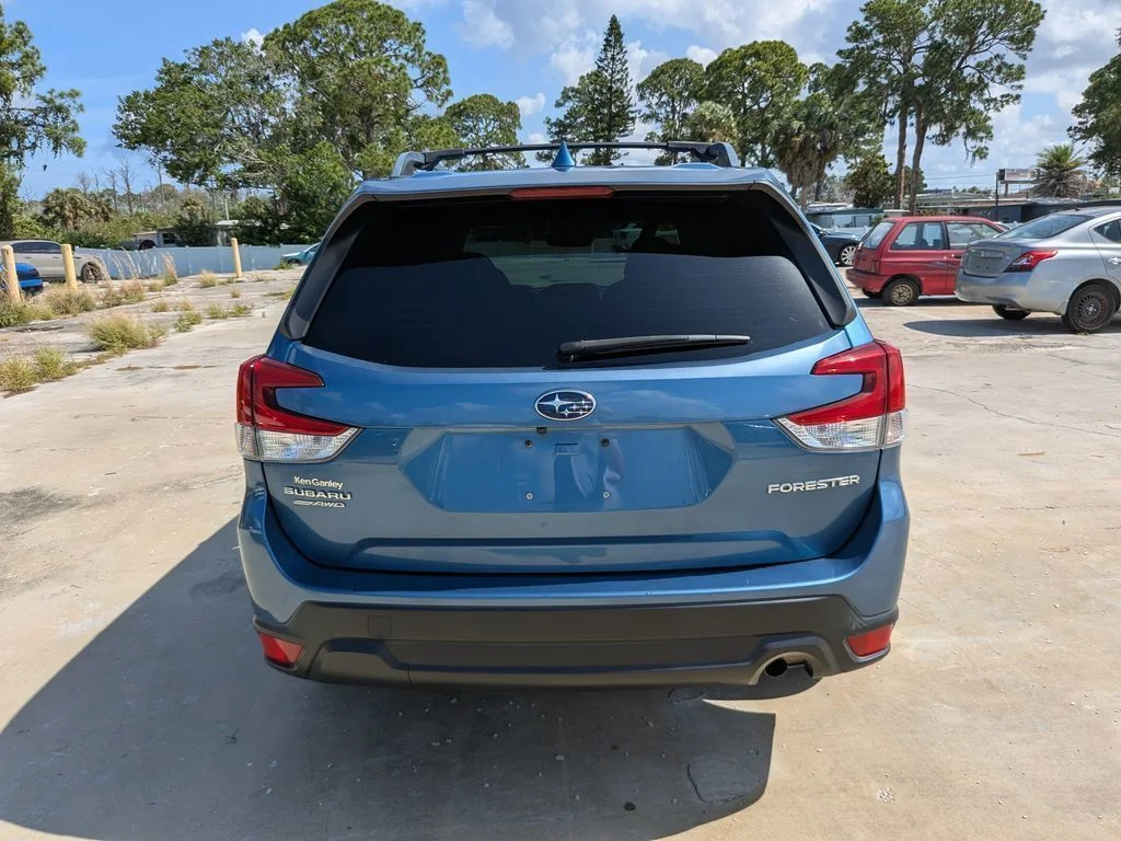 Used 2021 Blue Subaru Premium image 6