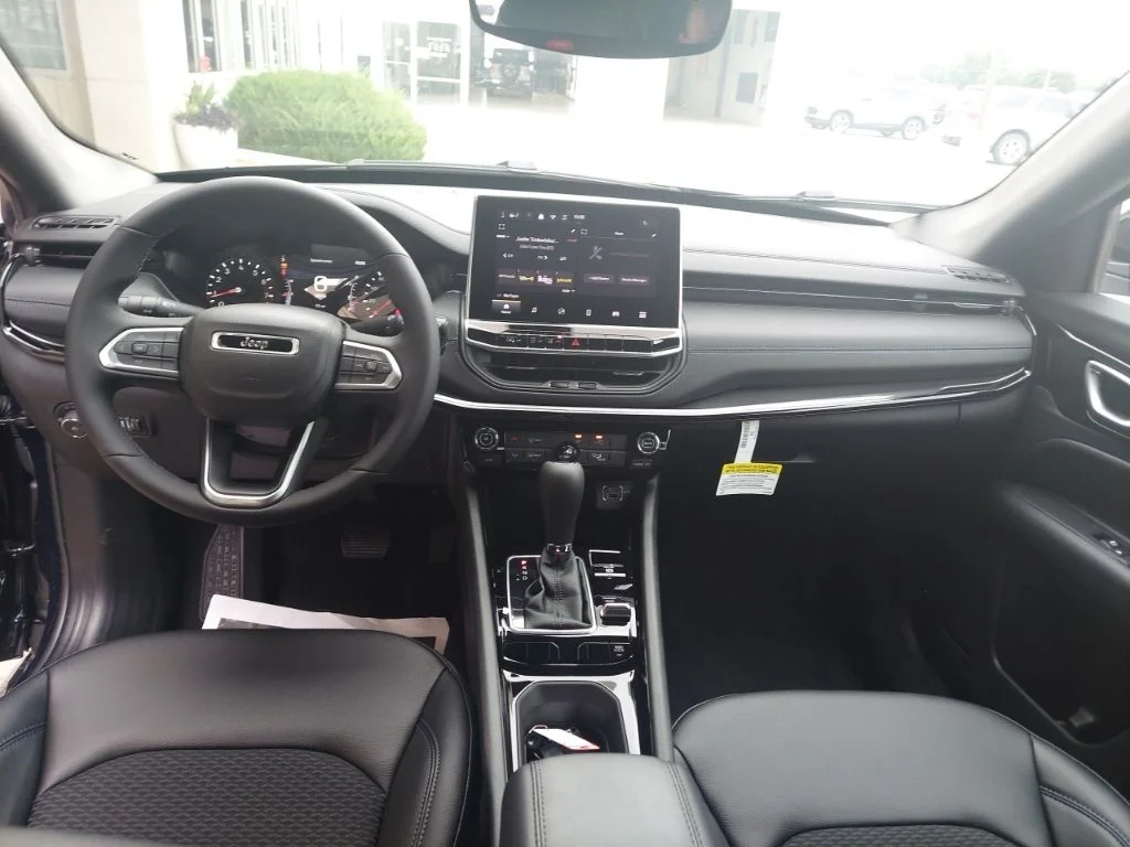 New 2026 Fathom Blue Pearl Coat Jeep Latitude image 18
