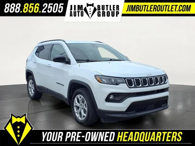 Used 2024  Jeep Latitude image 30