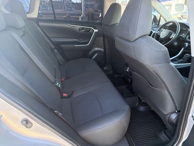2025 Toyota RAV4 LE - Photo 28