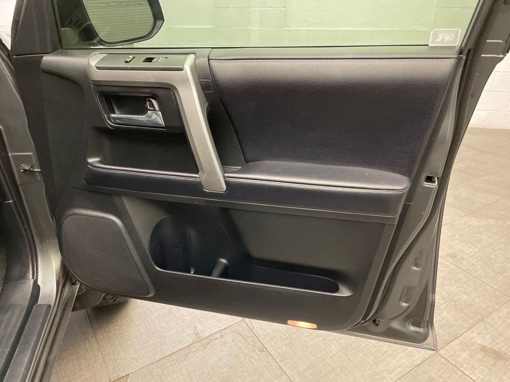 Used 2018 Gray Toyota SR5 image 27
