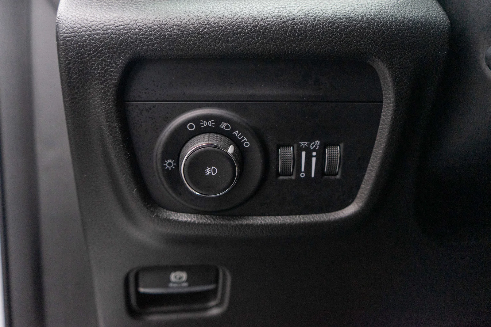 Used 2023 Bright White Clearcoat Jeep Limited image 17