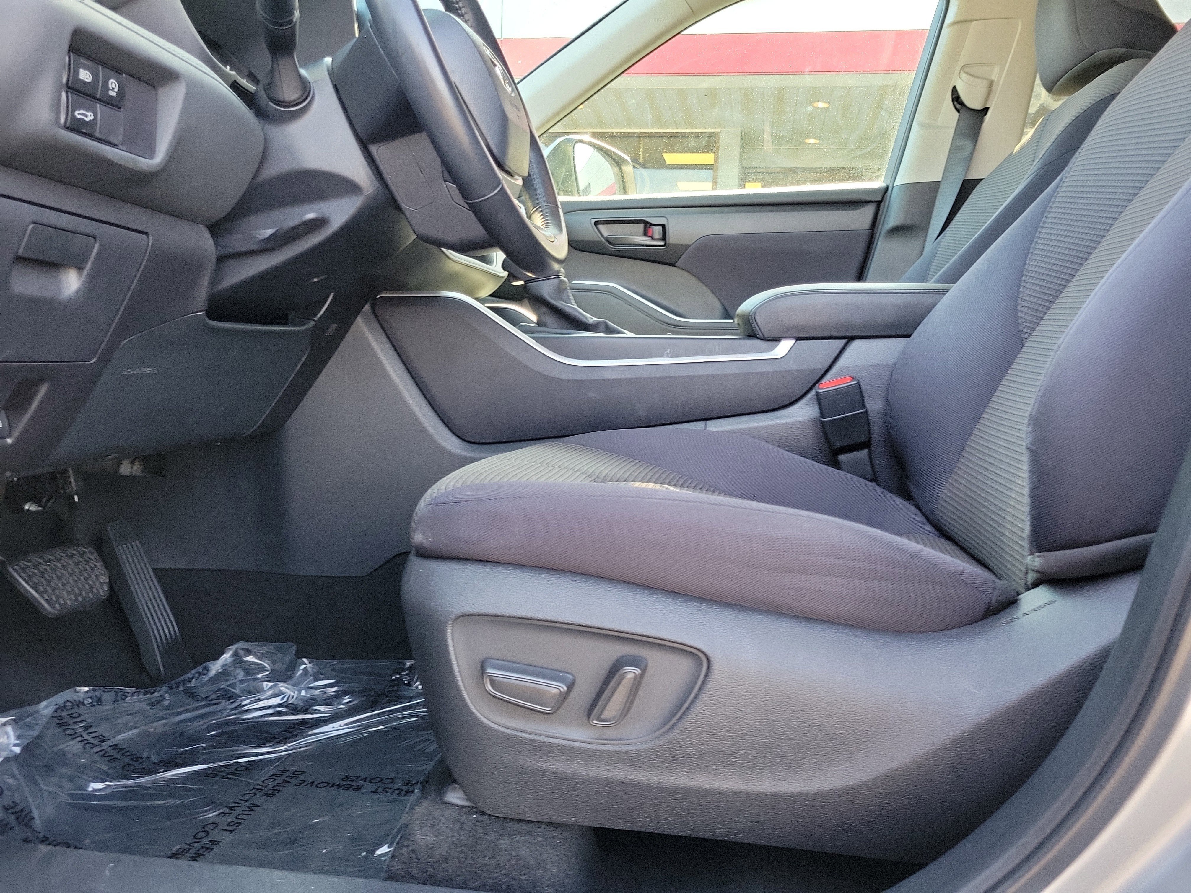 2024 Toyota Highlander LE - Photo 16