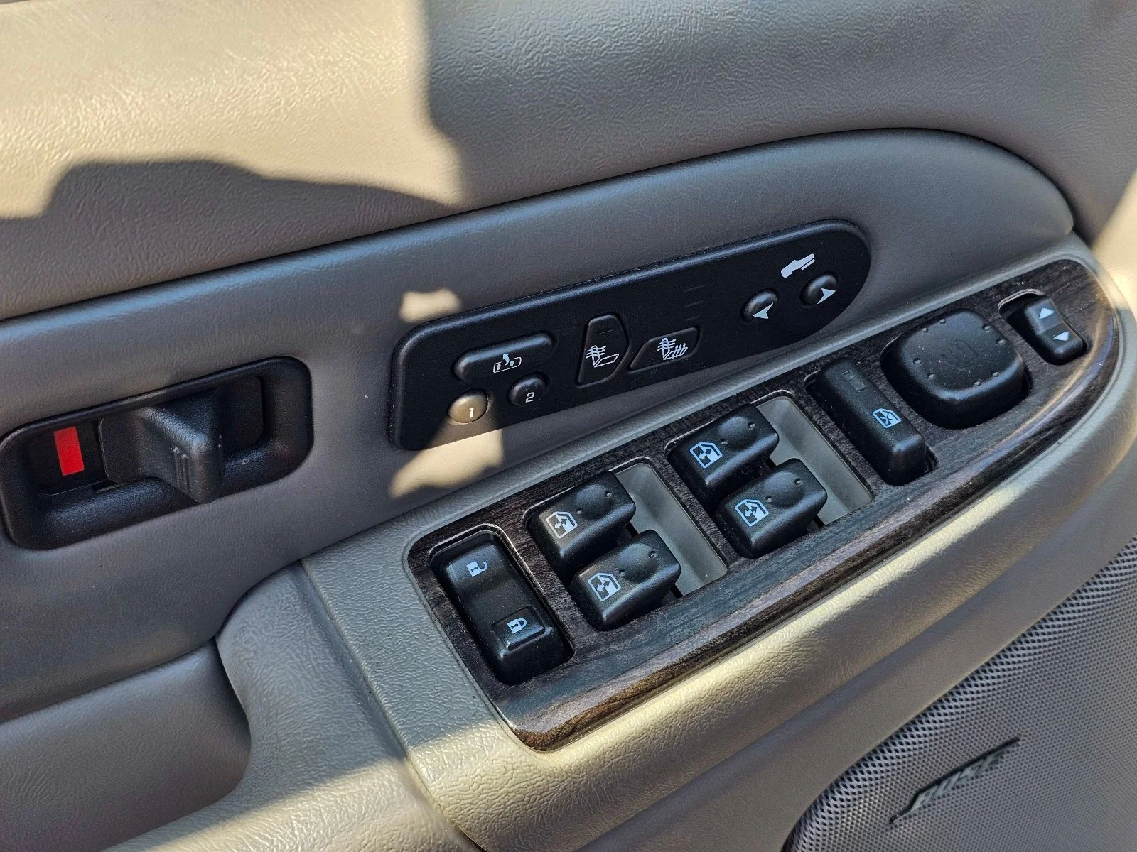 Used 2005 Summit White GMC Denali image 16