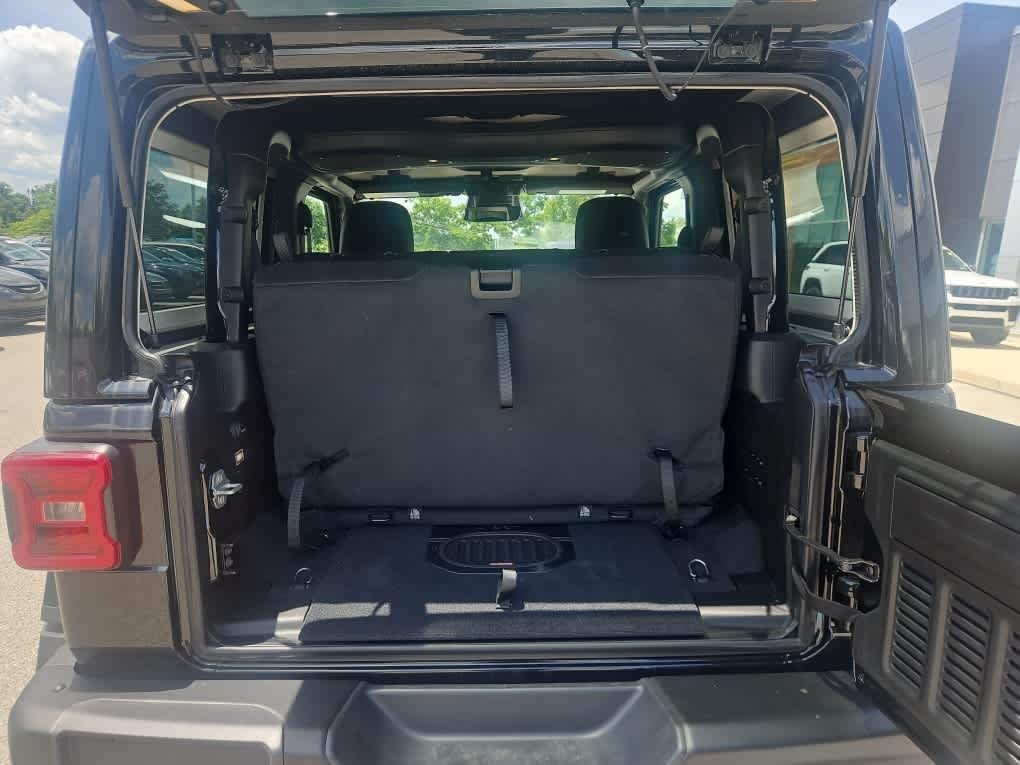 New 2026 Black Clearcoat Jeep Rubicon X image 13