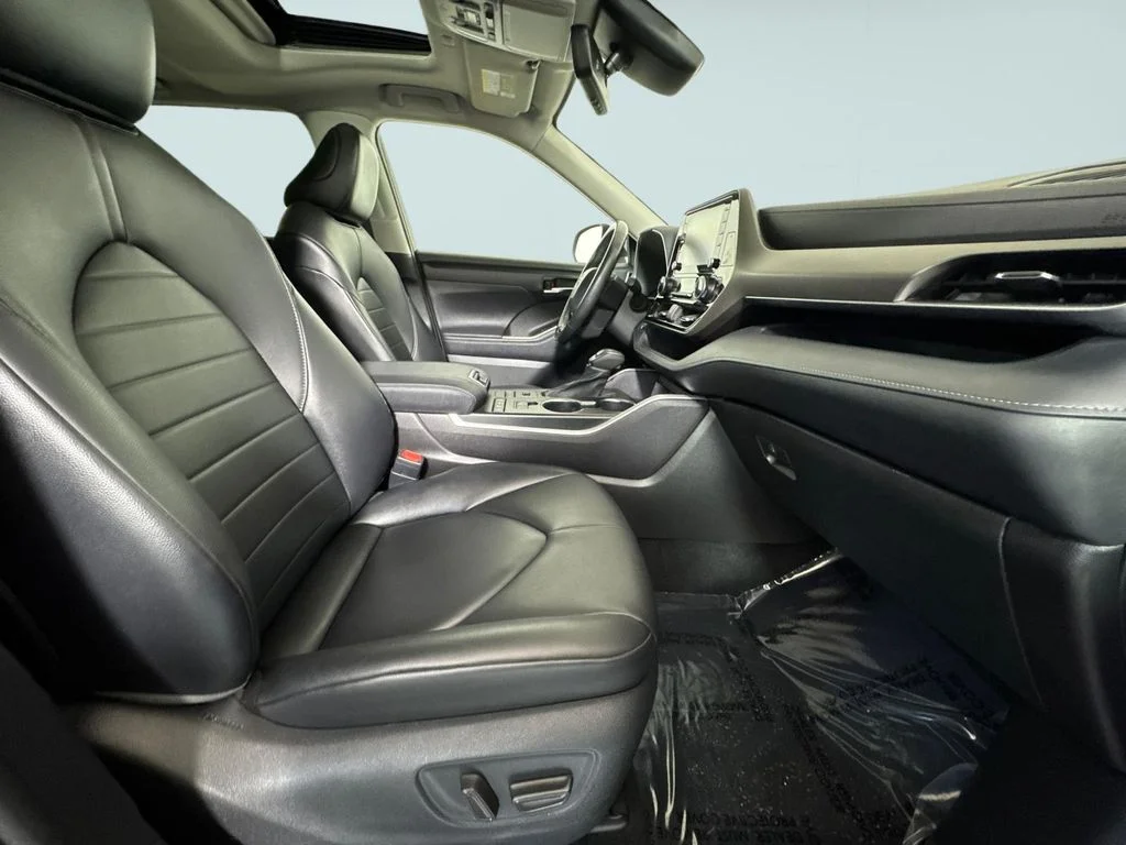 Used 2021 Magnetic Gray Metallic Toyota XLE image 8