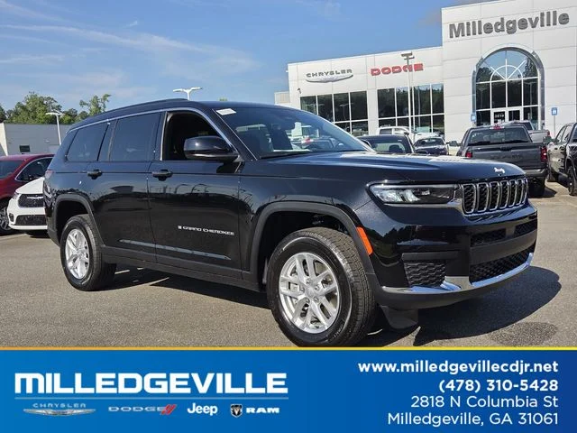 New 2026 Diamond Black Crystal Pearl-Coat Exterior Paint Jeep Laredo image 1