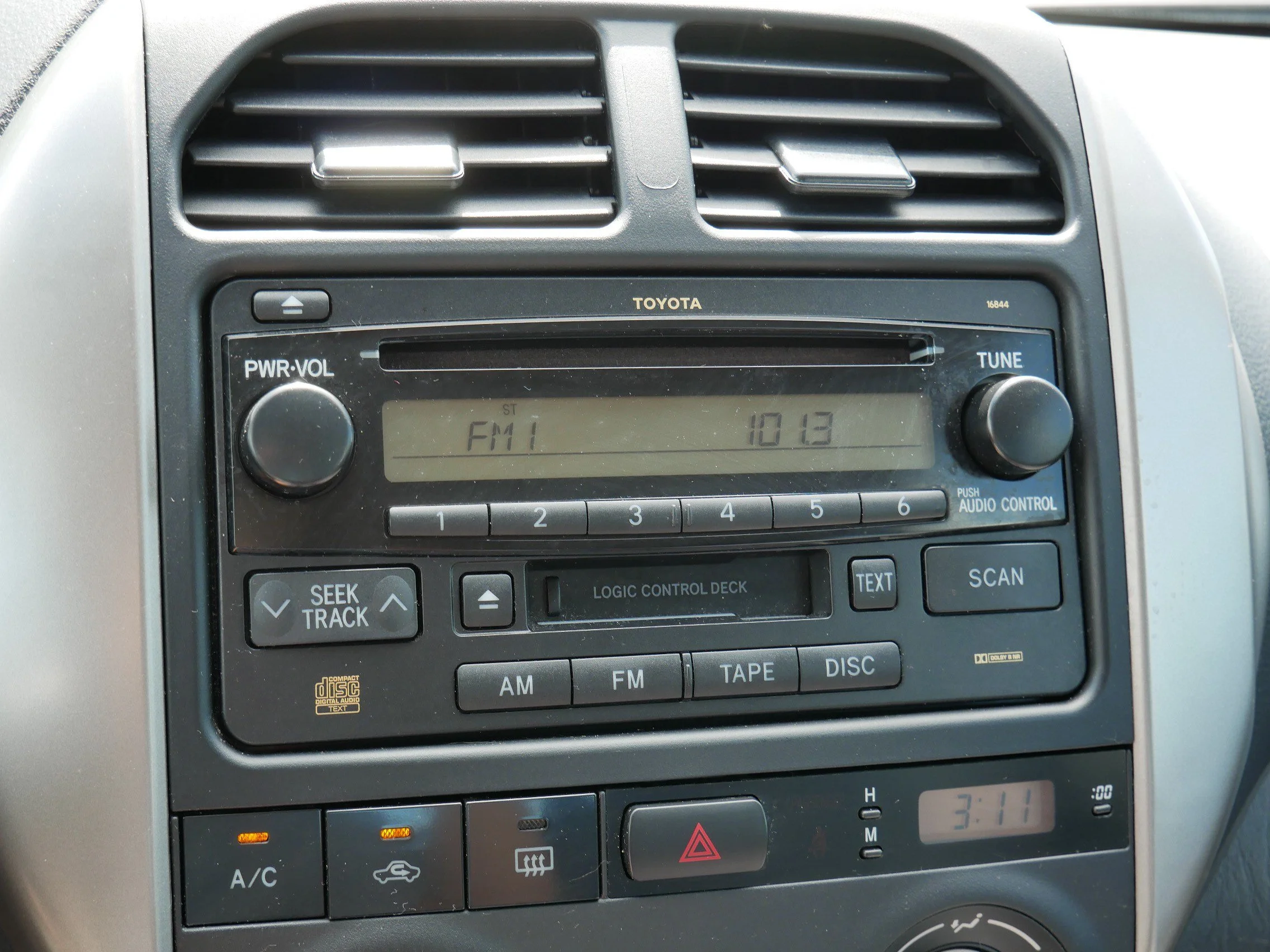 Used 2004 Titanium Metallic Toyota  image 22