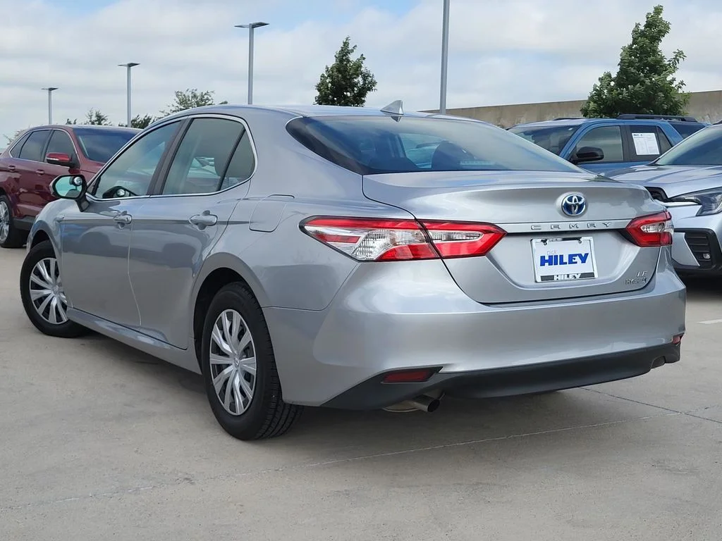 Used 2020 Silver Toyota LE image 3