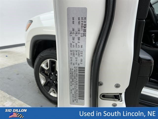 Used 2018 White Clearcoat Jeep Trailhawk image 15